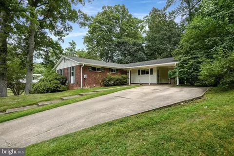 5213 Kings Park Dr, Springfield, VA 22151