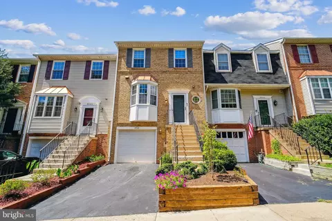 8542 Enochs Dr, Lorton, VA 22079