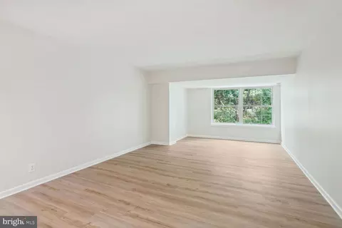 Living - 7640 Provincial Dr #308, Mclean, VA 22102 photo 5 of 7