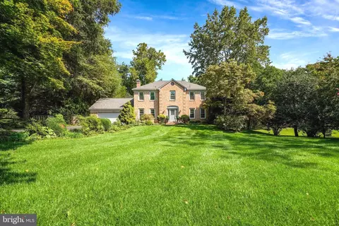 5263 Ofaly Rd, Fairfax, VA 22030