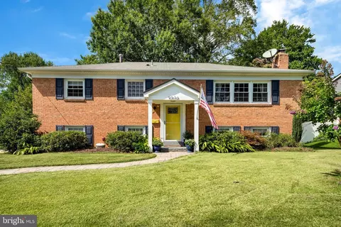 9506 Farmview Ct, Fairfax, VA 22032