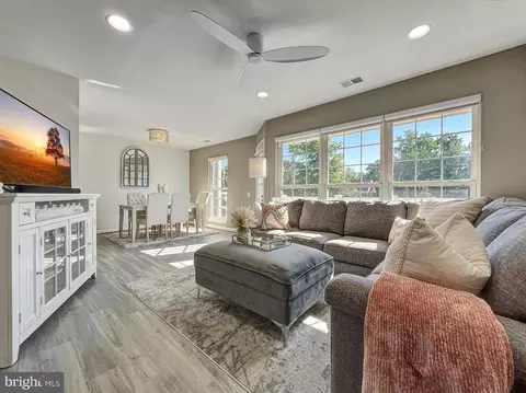 9286 C Cardinal Forest Ln #301, Lorton, VA 22079