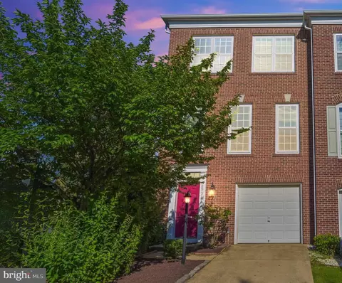 8933 Singleleaf Cir, Lorton, VA 22079 photo 1