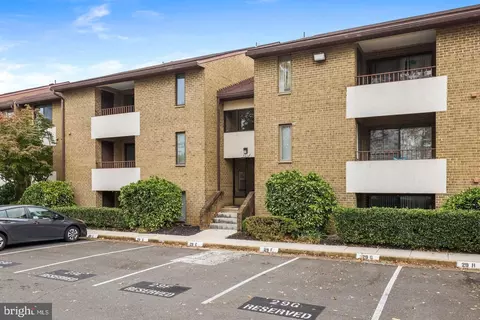 529 Florida Ave #T1, Herndon, VA 20170
