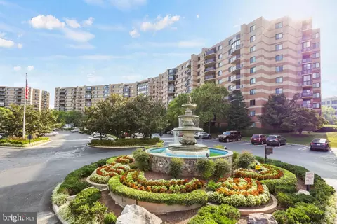 8340 Greensboro Dr #421, Mclean, VA 22102
