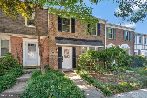 9613 Nonquitt Dr, Fairfax, VA 22031