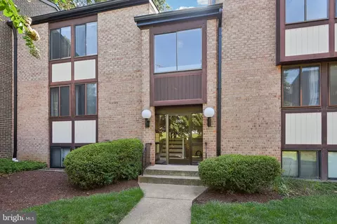 3101 Buccaneer Ct #202, Fairfax, VA 22031