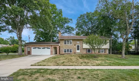 5709 Barrymore Rd, Centreville, VA 20120