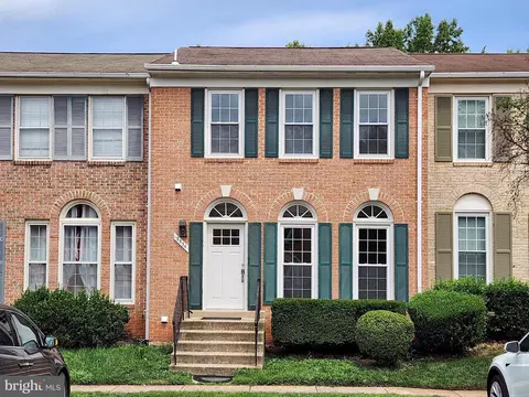 13334 Foxhole Dr, Fairfax, VA 22033
