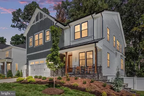 1010 Hillcrest Dr SW, Vienna, VA 22180