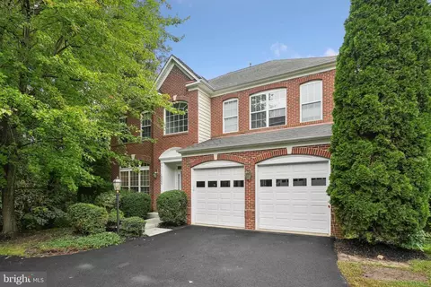 6244 Rolling Spring Ct, Springfield, VA 22152 photo 2