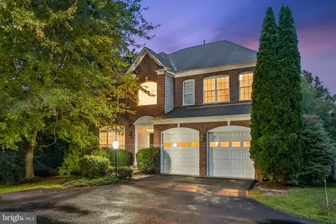 6244 Rolling Spring Ct, Springfield, VA 22152