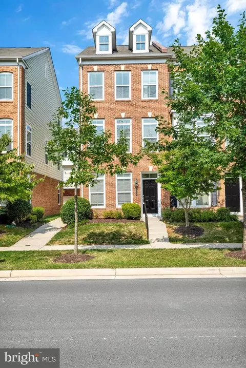 3074 Waterloo Ln, Fairfax, VA 22031