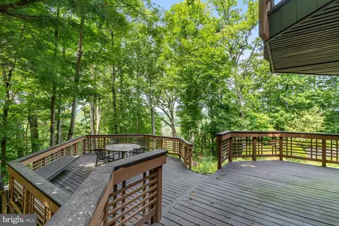 Exterior - 718 Bulls Neck Rd, Mclean, VA 22102 photo 5 of 12