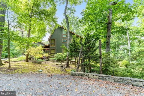 Exterior - 718 Bulls Neck Rd, Mclean, VA 22102 photo 9 of 12