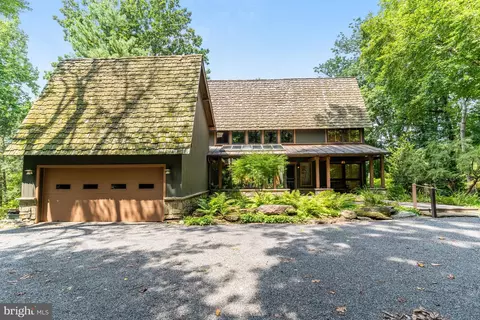 Exterior - 718 Bulls Neck Rd, Mclean, VA 22102 photo 2 of 12
