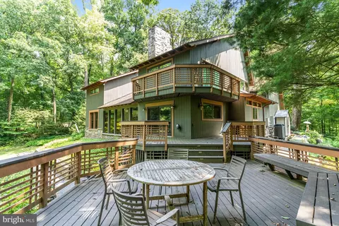 Exterior - 718 Bulls Neck Rd, Mclean, VA 22102 photo 6 of 12
