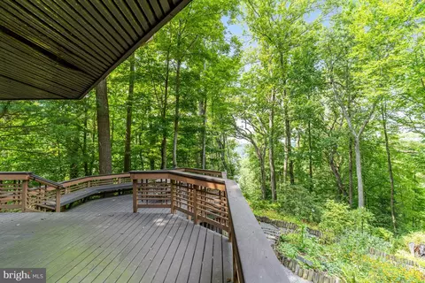 Exterior - 718 Bulls Neck Rd, Mclean, VA 22102 photo 4 of 12