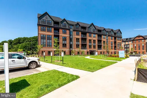 3925 Fair Ridge Dr #203, Fairfax, VA 22033