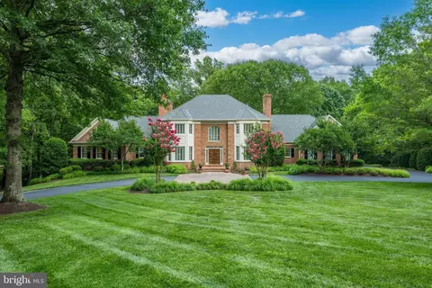 2089 Hunters Crest Way, Vienna, VA 22181