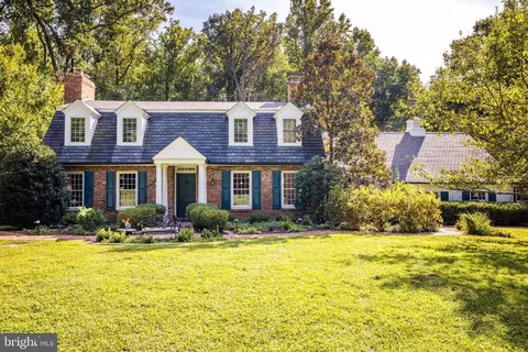 346 Springvale Rd, Great Falls, VA 22066