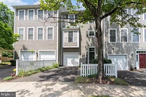 2540 Brenton Point Dr, Reston, VA 20191