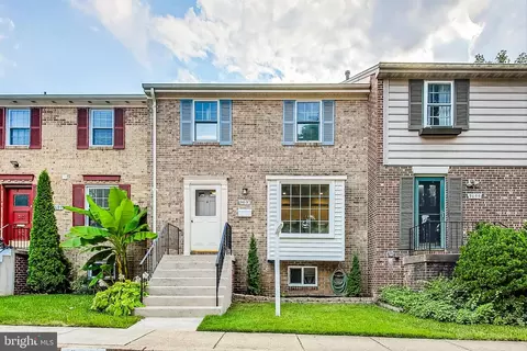 9697 Lindenbrook St, Fairfax, VA 22031