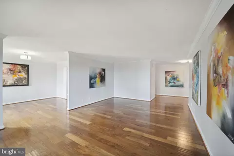 8350 Greensboro Dr #912, Mclean, VA 22102