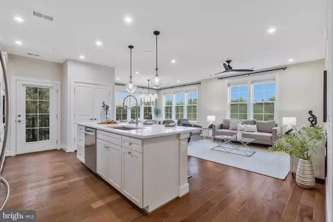 2319 Field Point Rd #104, Herndon, VA 20171