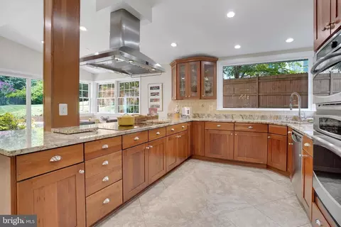 8017 Agin Ct, Mclean, VA 22102 photo 15
