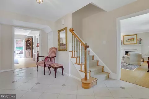 8017 Agin Ct, Mclean, VA 22102 photo 5