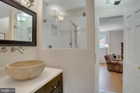 8017 Agin Ct, Mclean, VA 22102 photo 23
