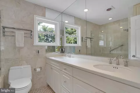 8017 Agin Ct, Mclean, VA 22102 photo 31