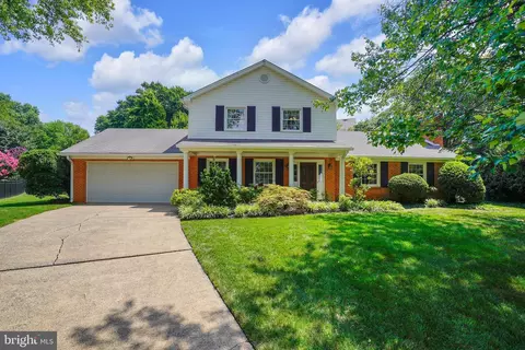 8017 Agin Ct, Mclean, VA 22102