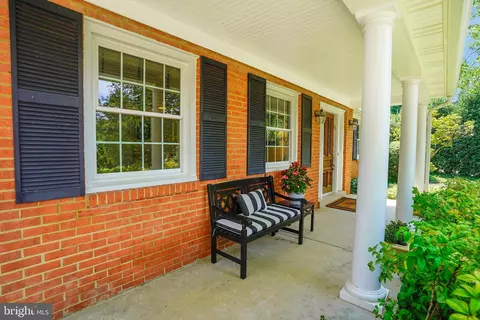 8017 Agin Ct, Mclean, VA 22102 photo 3