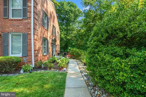 6297 Kerrydale Dr, Springfield, VA 22152 photo 2