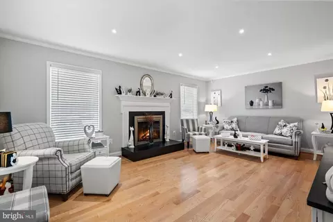 6297 Kerrydale Dr, Springfield, VA 22152 photo 4
