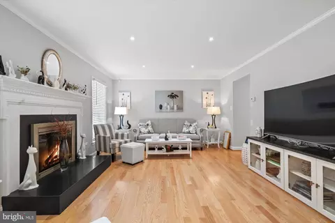 6297 Kerrydale Dr, Springfield, VA 22152 photo 5
