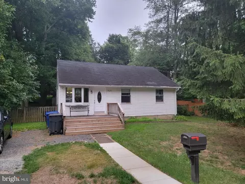 7525 Magarity Rd, Falls Church, VA 22043