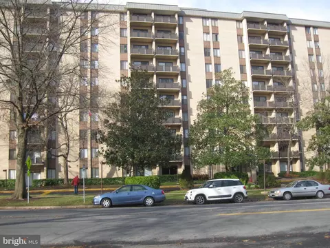 3100 S Manchester St #208, Falls Church, VA 22044