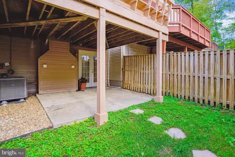10329 Mockingbird Pond Ct, Burke, VA 22015 photo 3