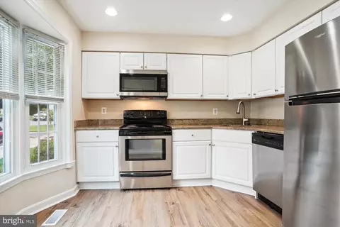 10329 Mockingbird Pond Ct, Burke, VA 22015 photo 9