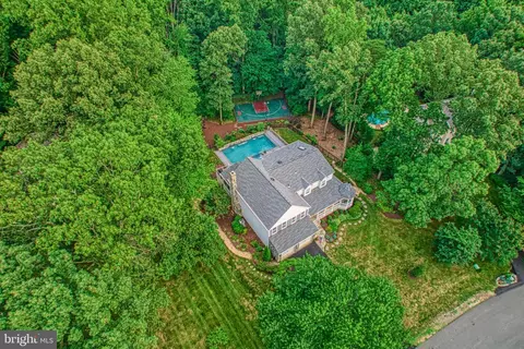 1225 Shaker Dr, Herndon, VA 20170