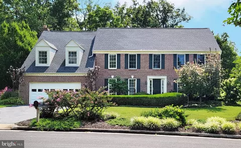 8605 Oak Brook Ln, Fairfax Station, VA 22039