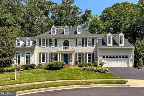 8527 Oak Pointe Way, Fairfax Station, VA 22039