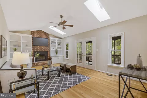 Living - 2605 Barnside Ct, Herndon, VA 20171 photo 2 of 5