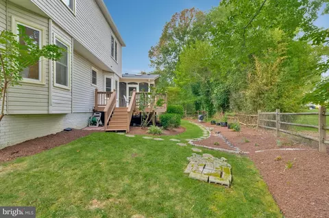 Exterior - 2605 Barnside Ct, Herndon, VA 20171 photo 16 of 17