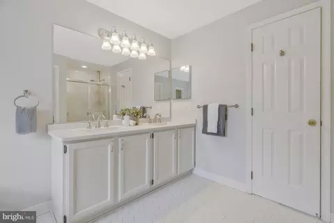 Bath - 2605 Barnside Ct, Herndon, VA 20171 photo 3 of 4
