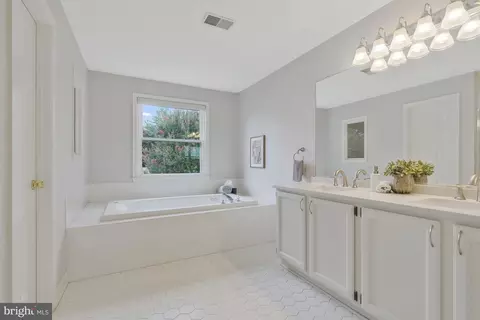 Bath - 2605 Barnside Ct, Herndon, VA 20171 photo 2 of 4