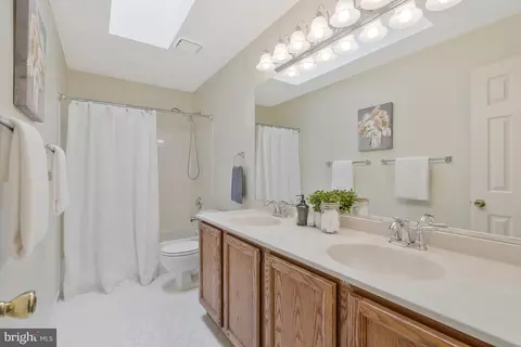Bath - 2605 Barnside Ct, Herndon, VA 20171 photo 4 of 4